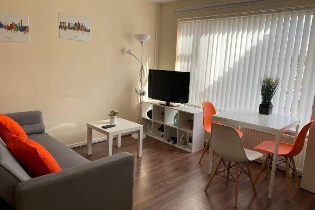 Apartament Conveniently Situated 1Bed Apt In Stretford Manchester Zewnętrze zdjęcie