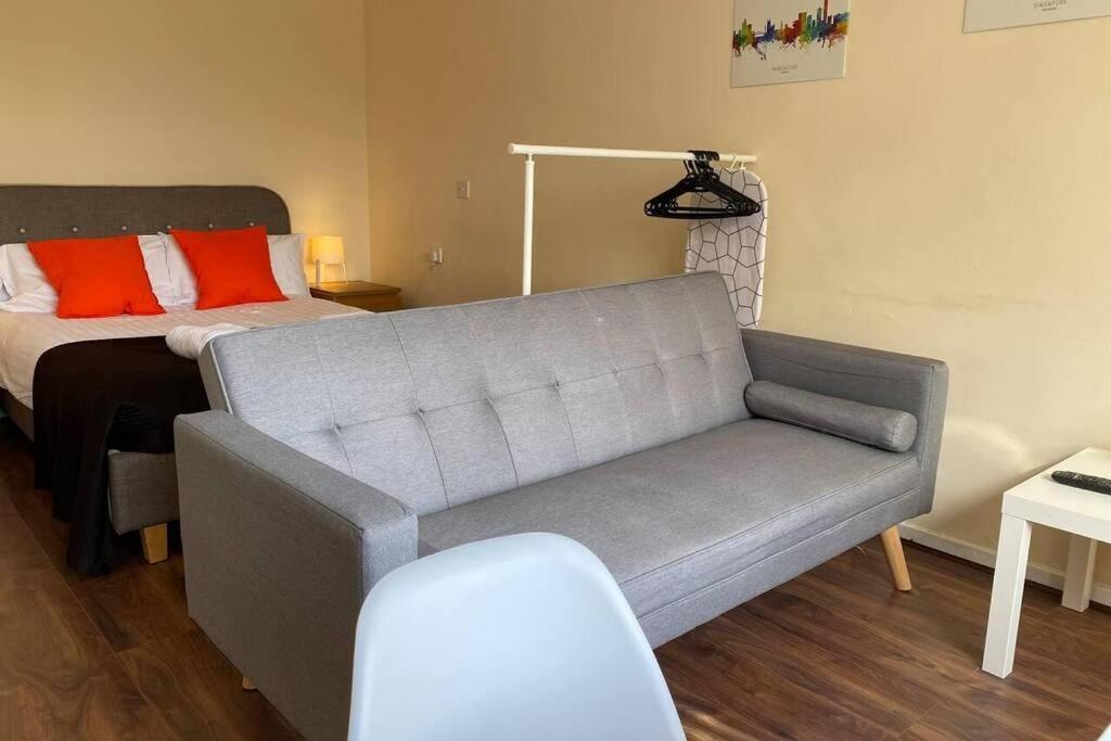 Apartament Conveniently Situated 1Bed Apt In Stretford Manchester Zewnętrze zdjęcie